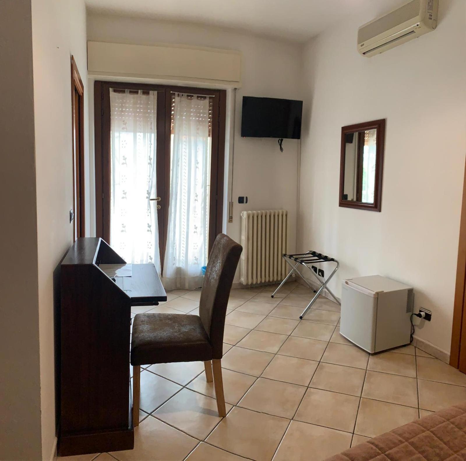 La Terrazza Hotel Peschiera del Garda Exterior photo